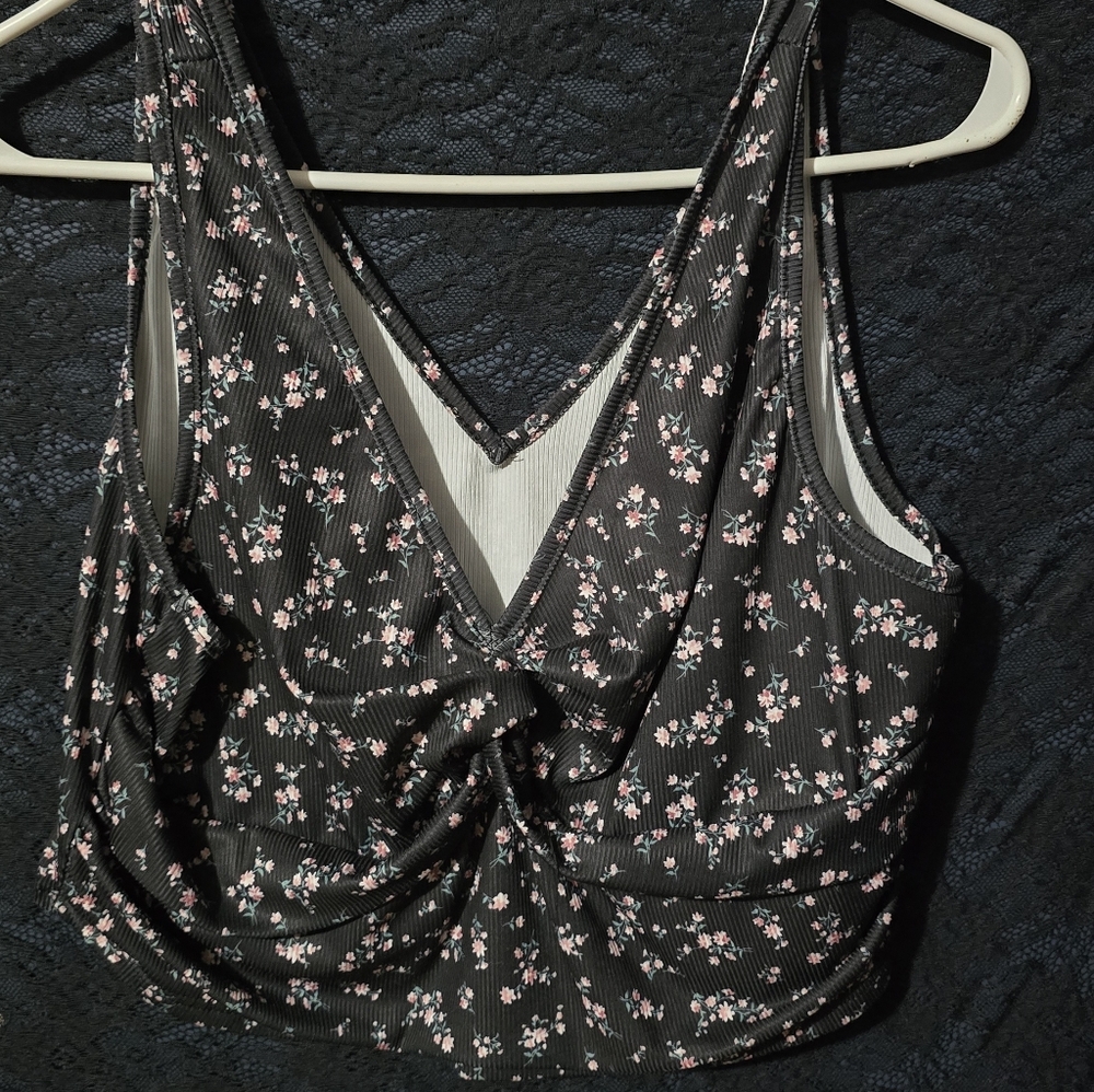 SHEIN Black Floral Crop Top